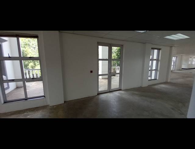561M² OFFICE TO LET IN BRYANSTON